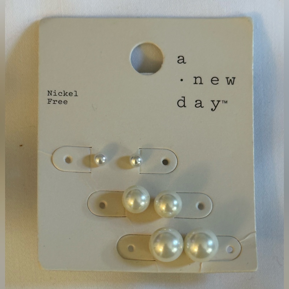 A New Day Pearl and Silver Stud  Earrings Set